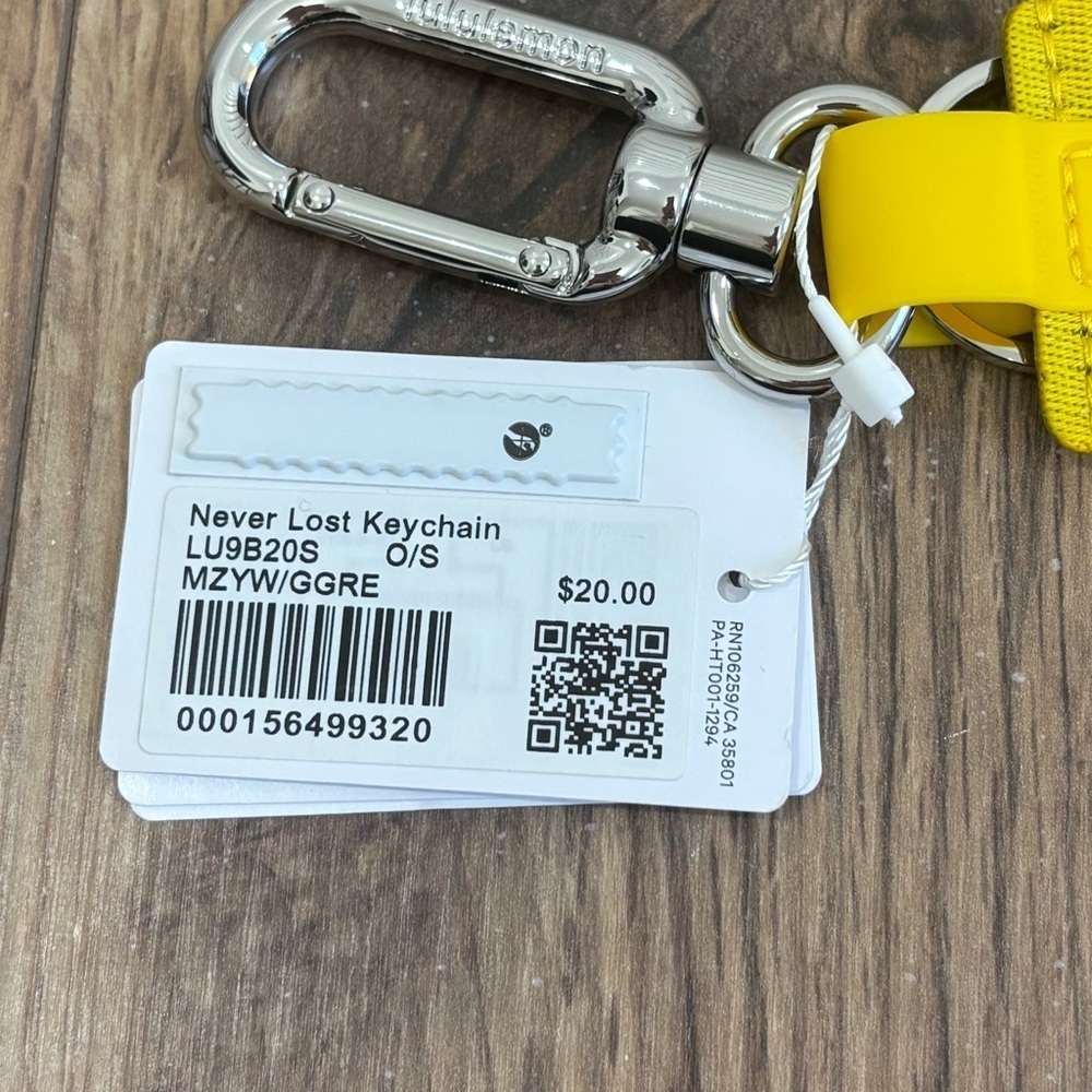 NWT Lululemon Never Lost Keychain In Maze Yellow/Graphite Grey - Picture 5 of 5